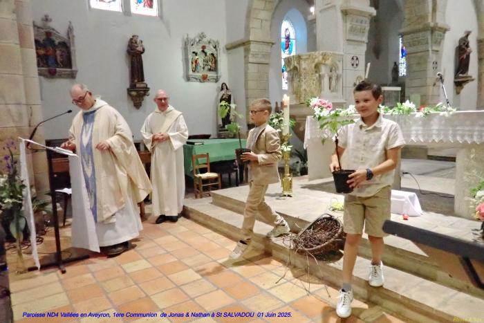 Paroisse ND4 Vallées en Aveyron, 1èere Communion de Jonas & Nathan à St Salvadou 01 Juin 2025.