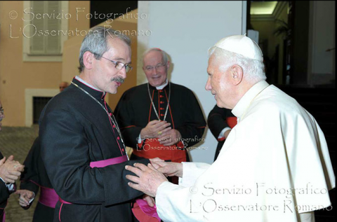 Mgr Fonlupt lors de sa visite à Rome en novembre 2012 et de sa rencontre avec le pape Benoît XVI qui l'a nommé évêque.